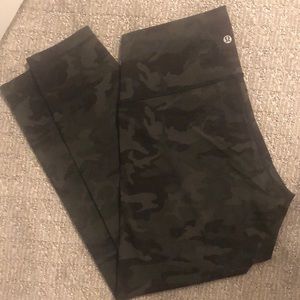 Camo Wunder Under 25 inch
